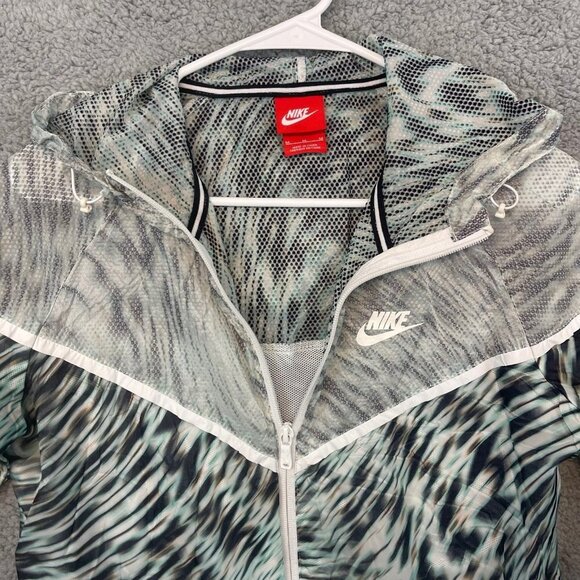 Nike Tech Hyperfuse Windrunner Women’s Medium 100% Nylon Jacket Animal‎ Print - Picture 5 of 12